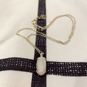 Kendra Scott Necklace - Simple & Elegant